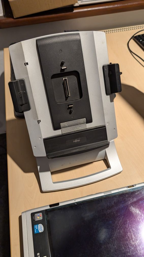 Fujitsu stylistic tablet komputer
