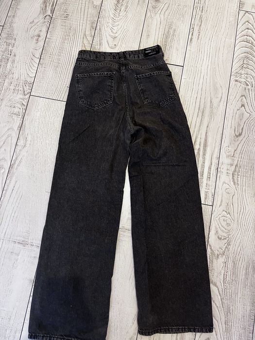 Широкі жіночі джинси у розмірі S