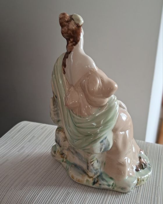 Figurka porcelanowa sygnowana