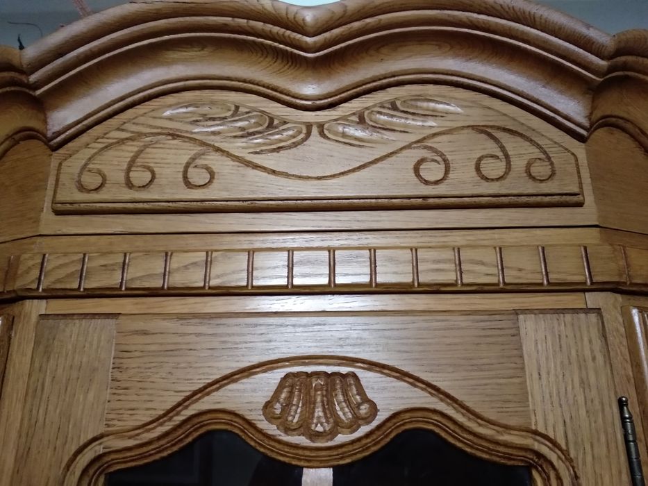 Продам деревянную(массив, дуб) стенку, витрину, шкаф, мебель. 310см