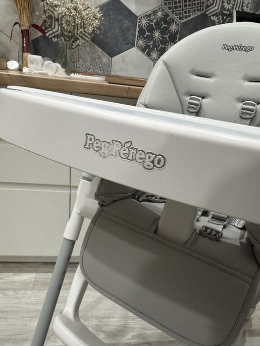 Стільчик для годування сірий Perego prima pappa follow me