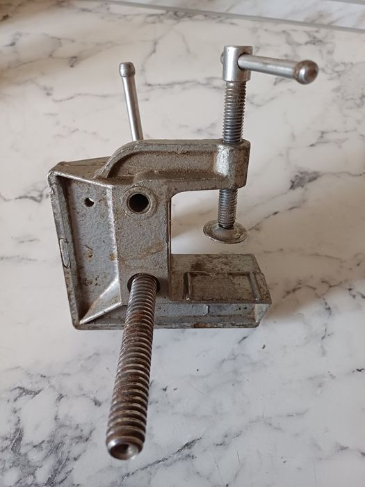 Угловые тиски времен СССР