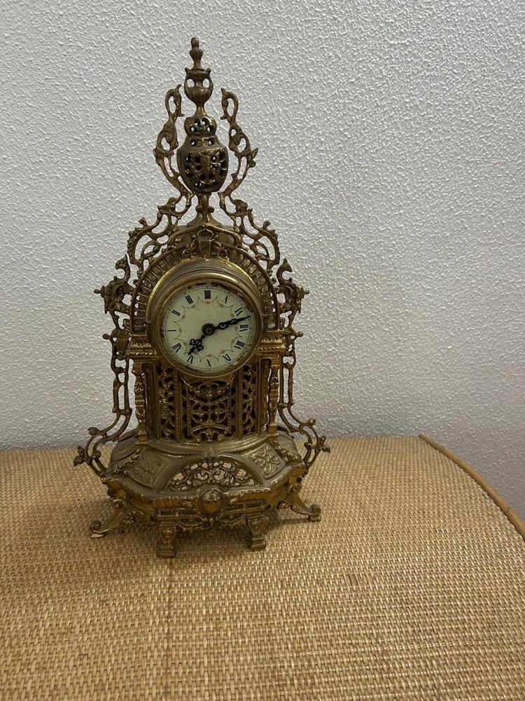 Relógio antigo coleção dourado