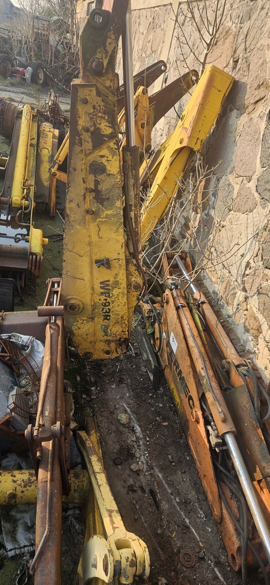 Komatsu WB 93, Ramie teleskop