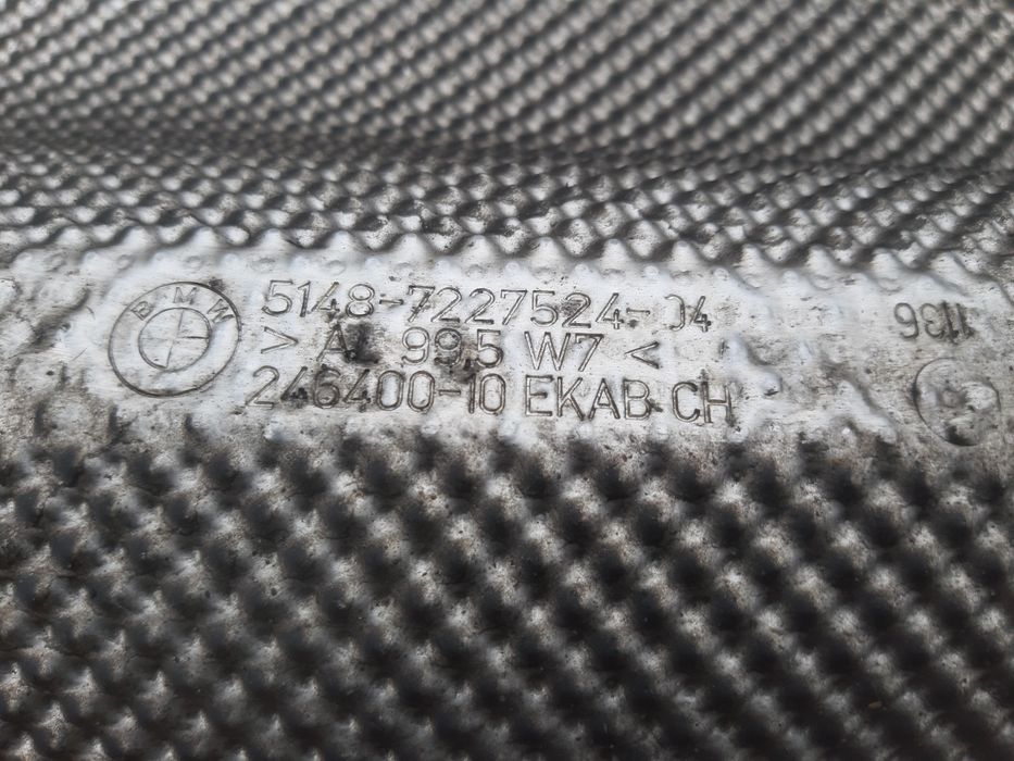 BMW F10 F11 osłona termiczna wydechu tył wału