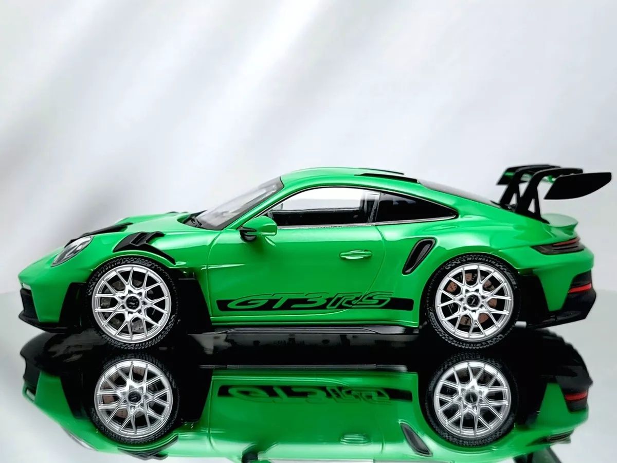 Minichamps 1:18 porsche 911 (992) GT3 RS ano 2023