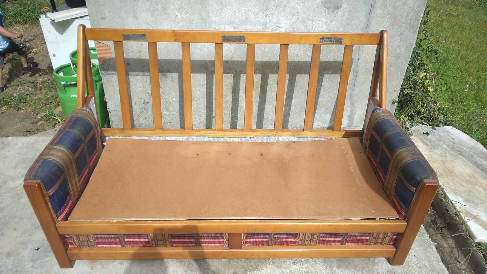 Sofa cama em madeira
