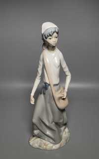 Porcelanowa figura kobiety z Torbą firmy Casades Hiszpania