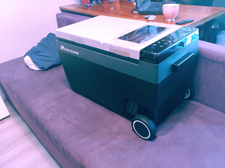 Lodówka z KOSTKARKĄ turystyczna samochodowa Camping 12V 24V 230V