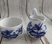 Zestaw mlecznik i cukierniczka, biała porcelana zdobiona wzorem cebulo