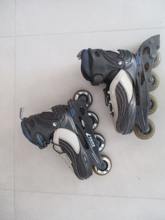 Patins em linha e joelheiras