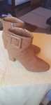 Botas de camurça de cor camel