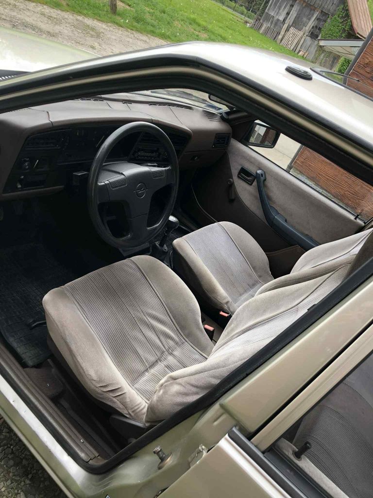 Sprzedam Opel Ascona 1.8
