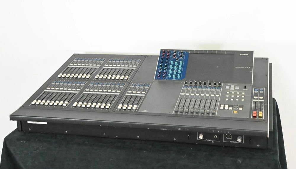 Мікшерний пульт Yamaha M7CL 32 канали