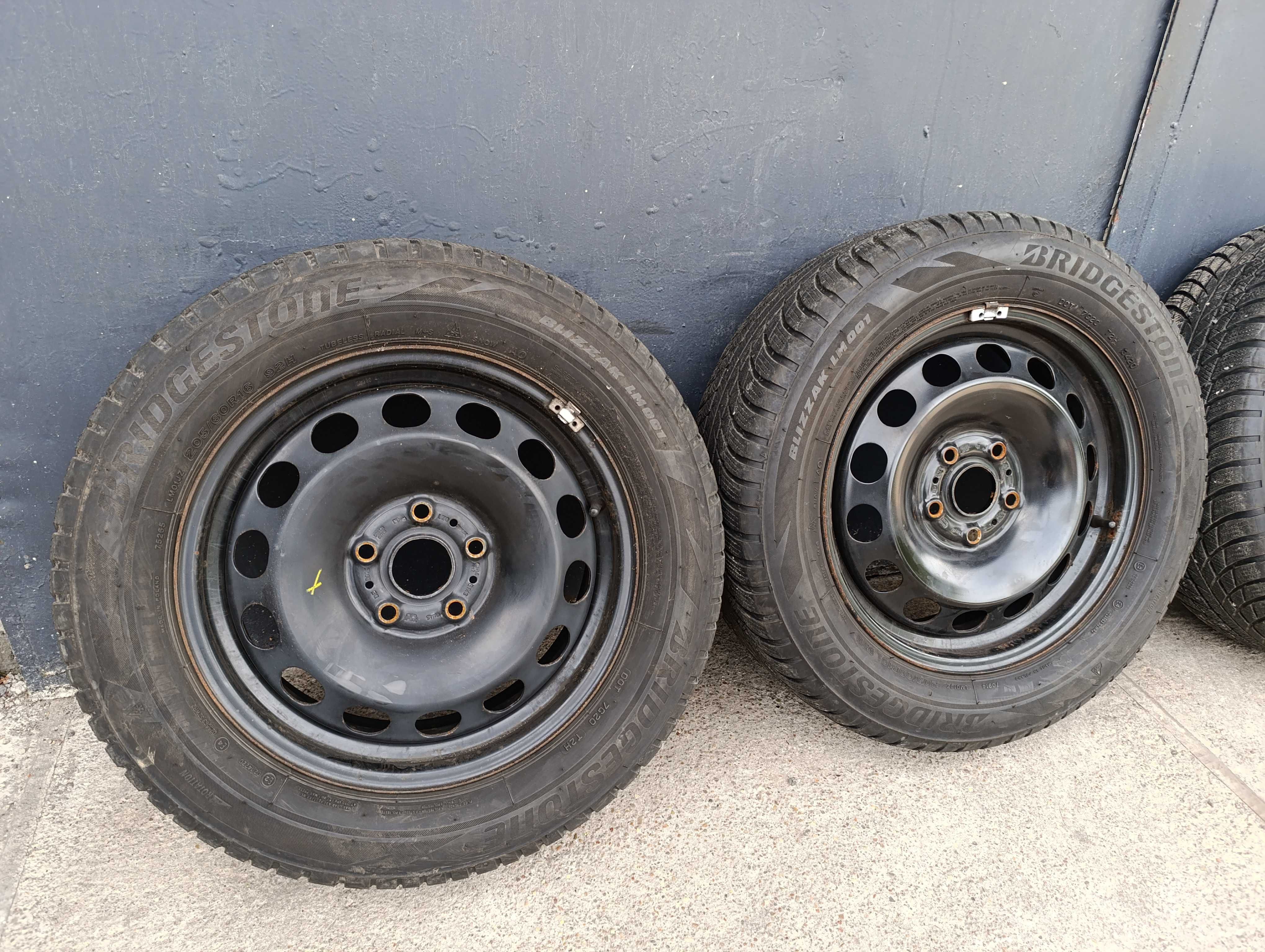 Koła zima Volkswagen T-Roc PassatB7 AudiQ2 205/60R16 Bridgestone 5x112