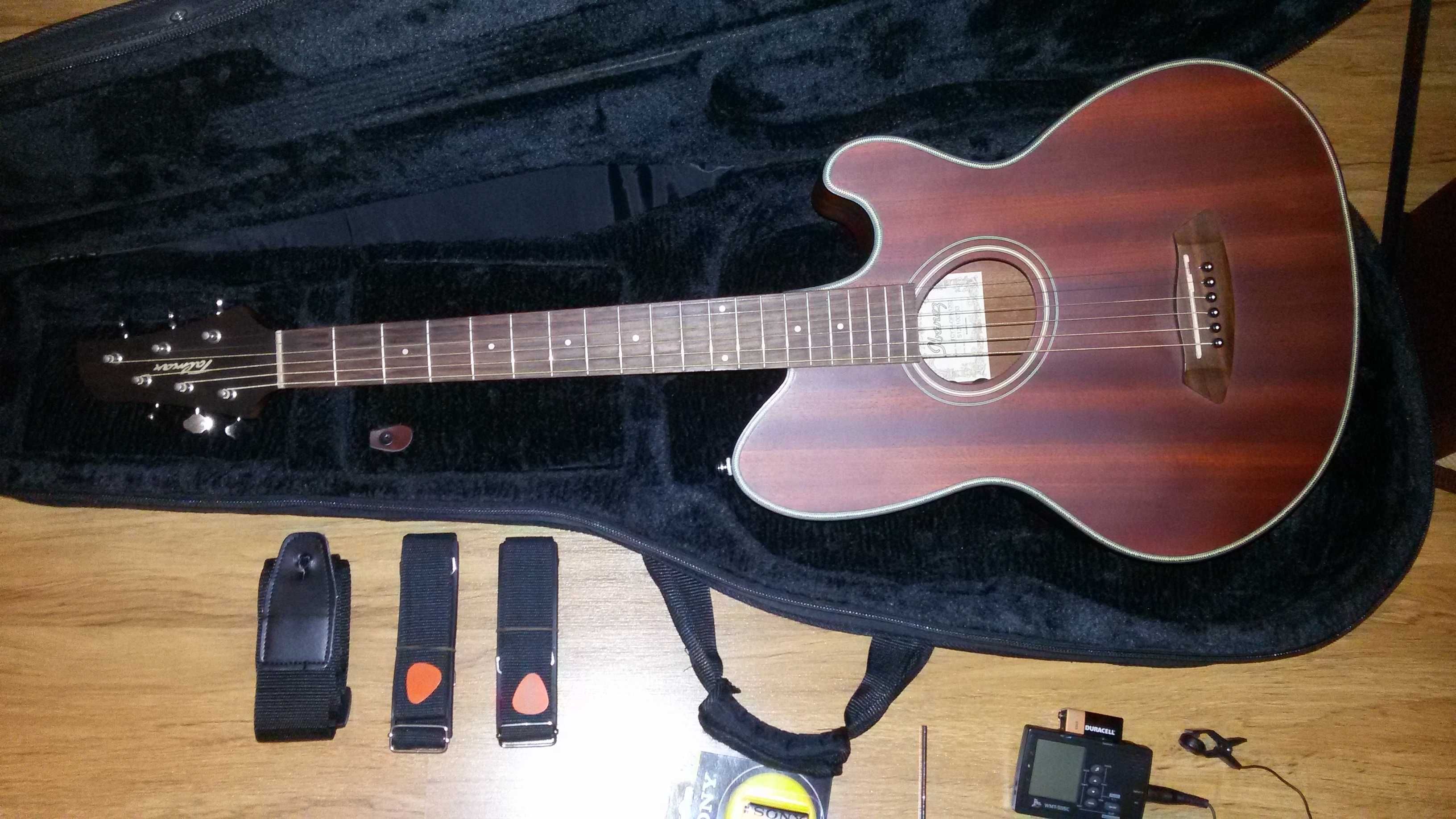 Gitara Elektro-Akustyczna Ibanez z piecykiem Kustom Sienna 30 Pro.