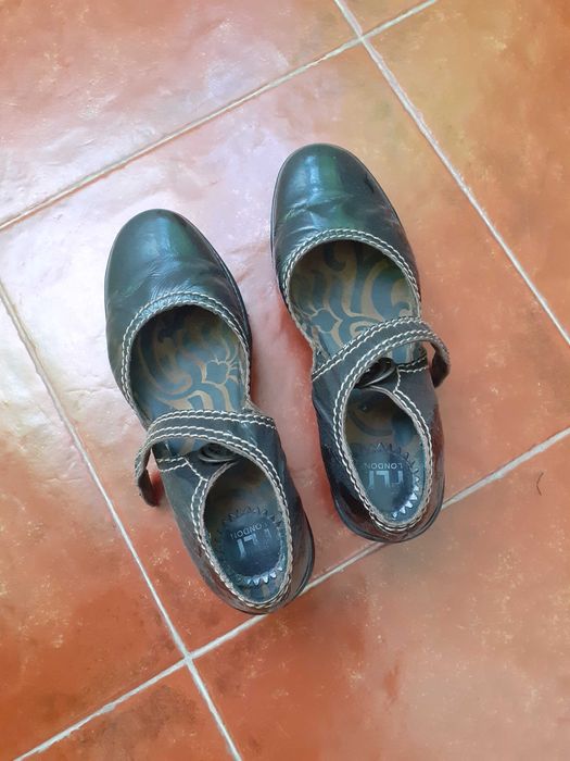 Fly london sandálias castanhas envernizada n.39