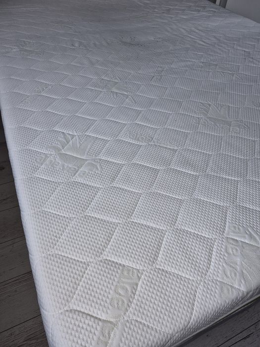Oddam za darmo: materac 140x200 + rama łóżka