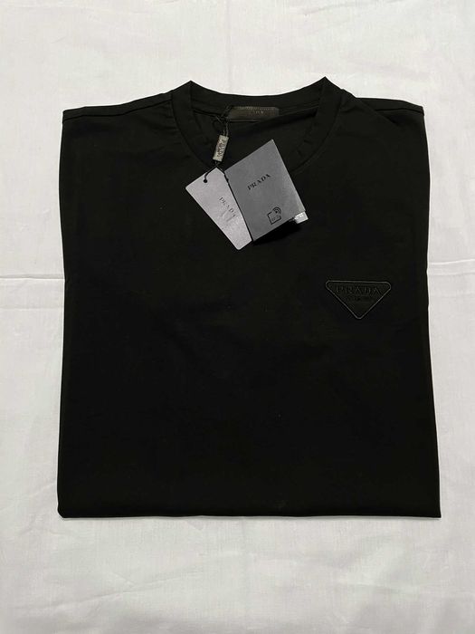 T-shirt Prada Preta – NOVA com Etiqueta