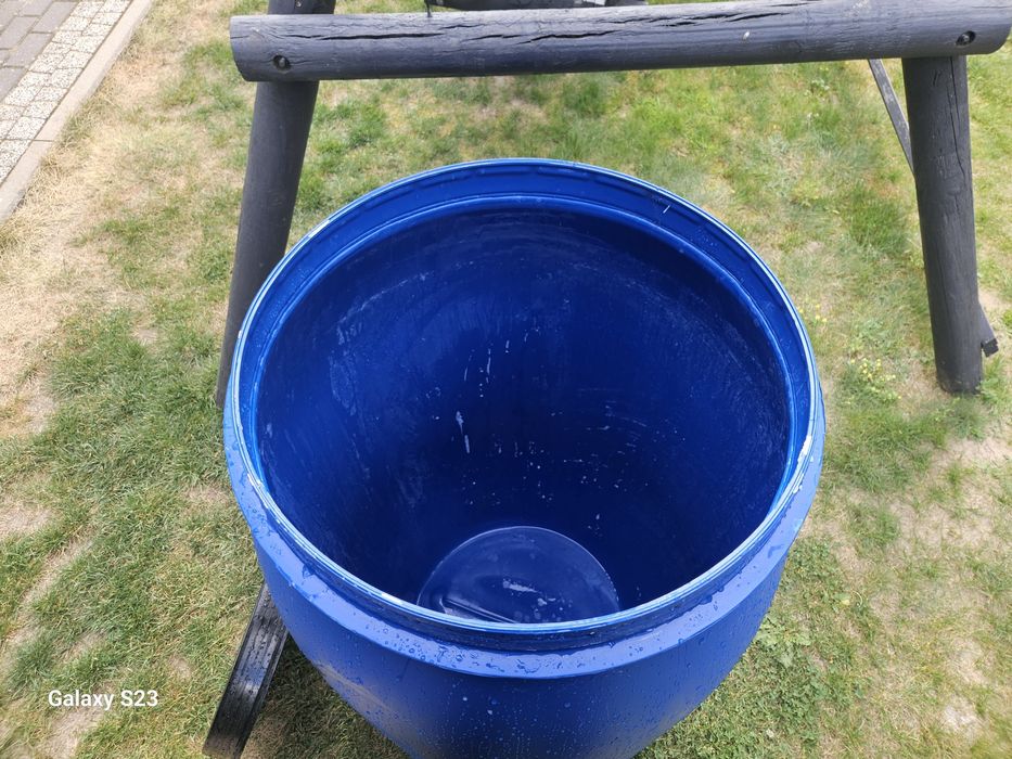 Beczka plastikowa 200 litrów z obejmą