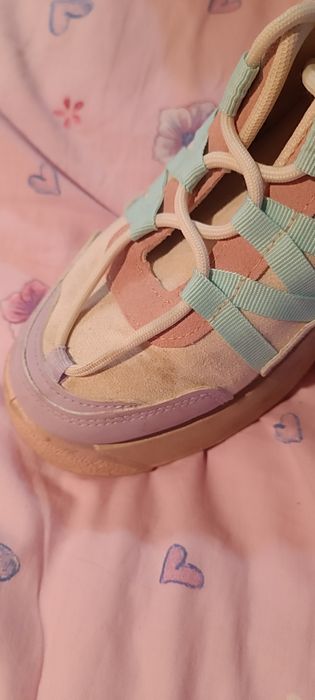 Damskie adidasy zamszowe