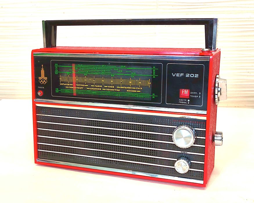Радиоприемник VEF 202 Олимпийский красный с FM и БП 9/60 кабель USB