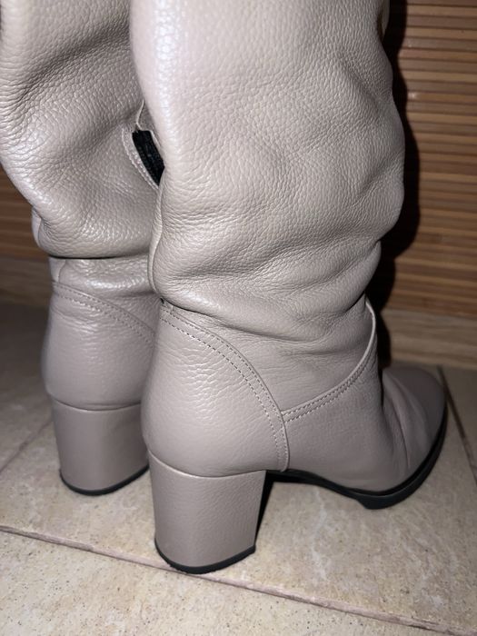 Зимові до коліна чоботи жіночі