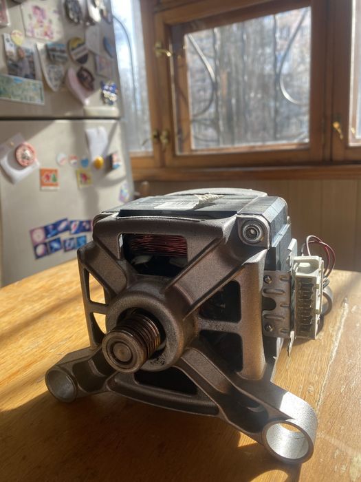 Мотор от стиральной машины аристон