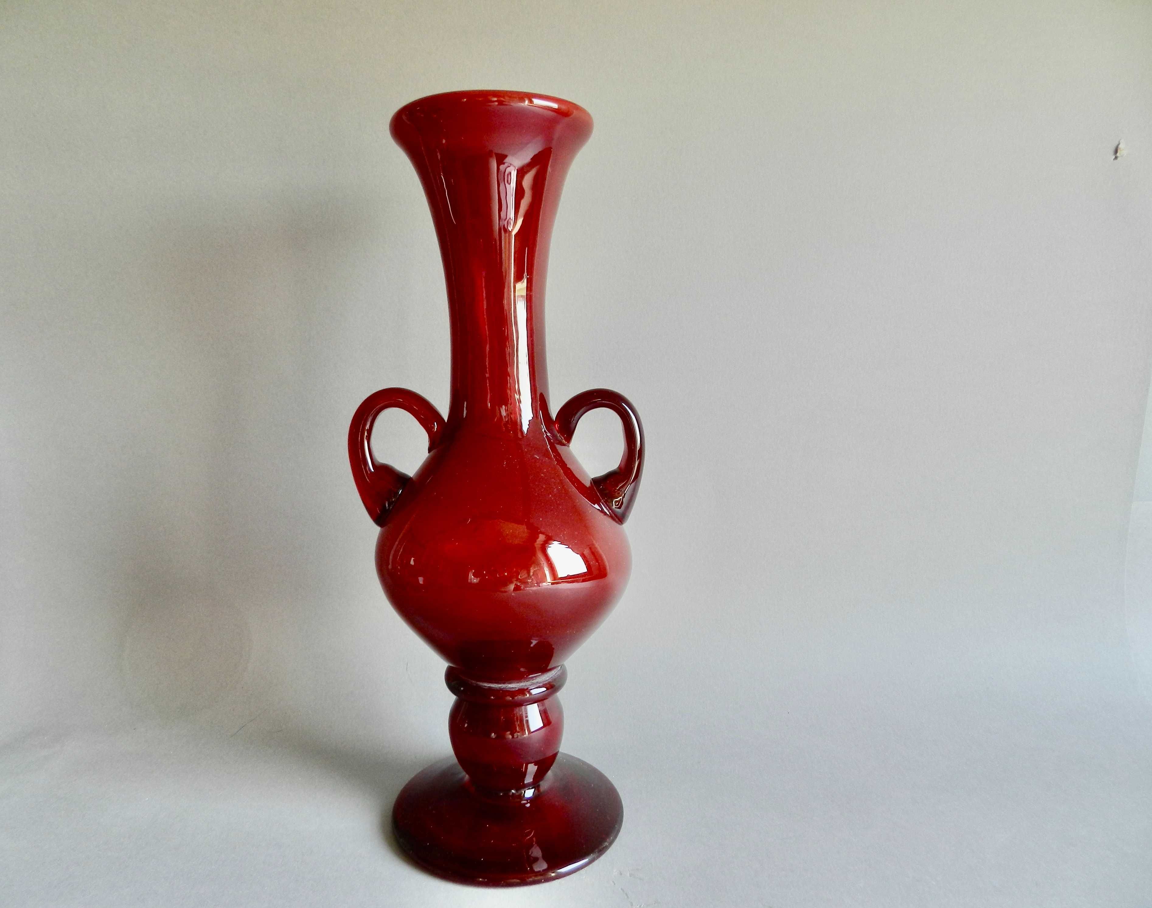 rubinowy wazon KIS Krakowski Instytut Szkła design PRL