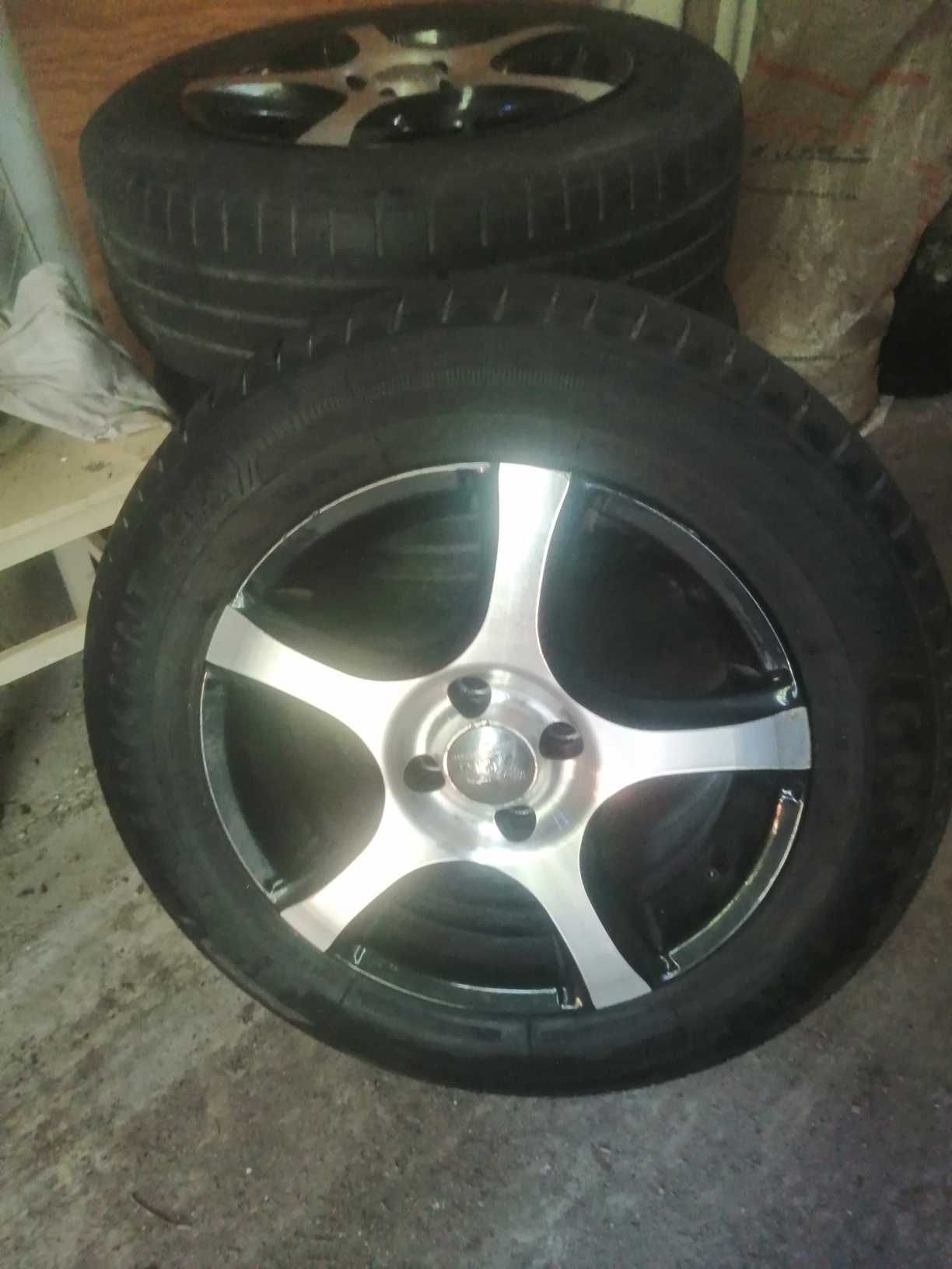 jantes 15 com pneus para a Renault e Opel