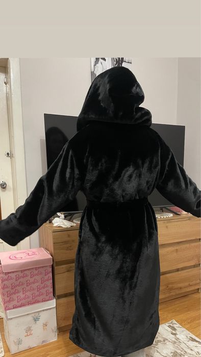 Шуба чорна, нова, пояс в комплекті