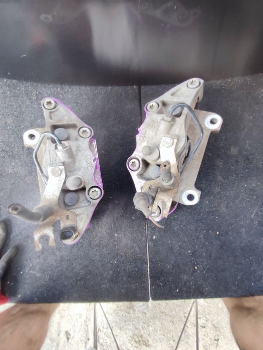 Супорта Ауді А4 б7 передні Ауді А4 В7 супорта