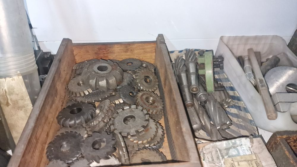 Ferramentas de metalomecanica tornos freses mandrins brocas carretos