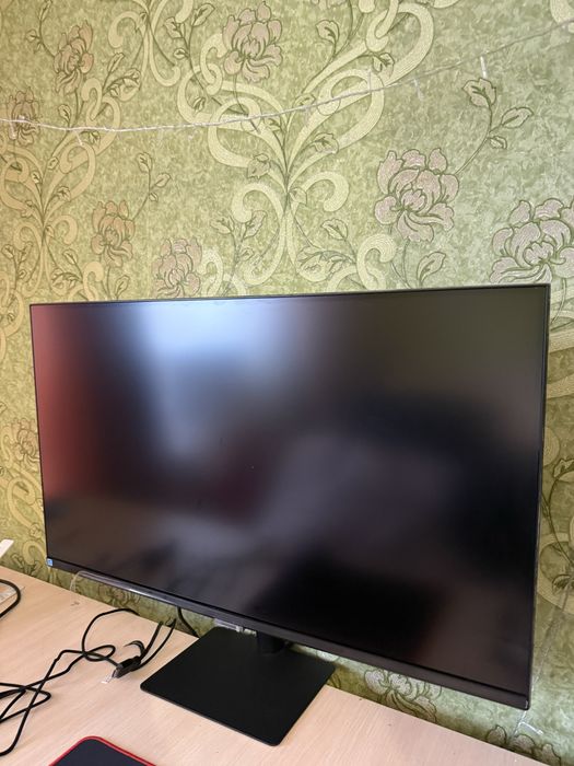 Монітор Samsung 32 4k повний комплект, весь в плівках