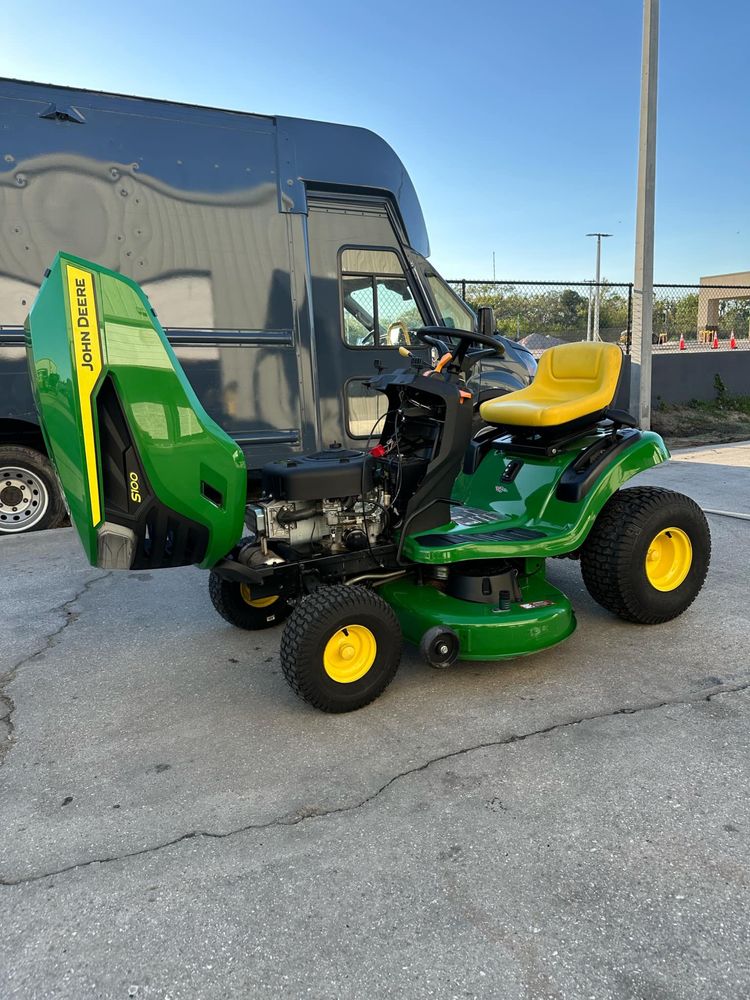 Nowy traktorek kosiarka John Deere S100