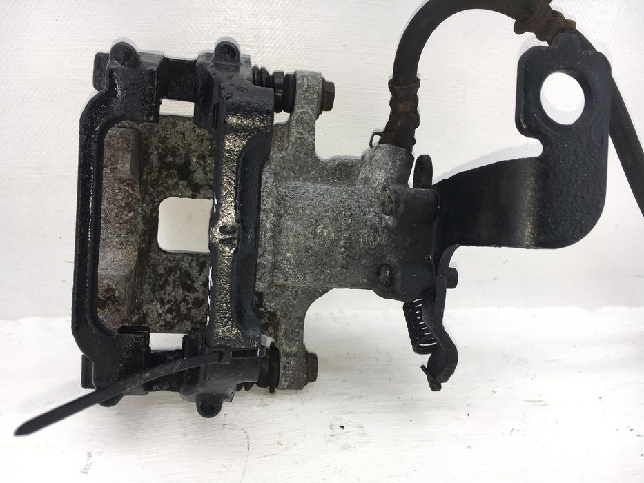 Суппорт задній правий TOYOTA AVENSIS T27 2009-2011 47830-05030