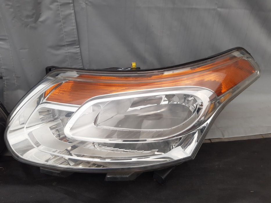 Lampa przedna lewa prawa Citroen C3 Picasso