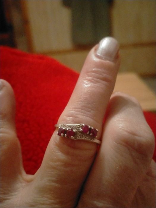 Warmet srebrny pierścionekz rubinkami .rozm 15