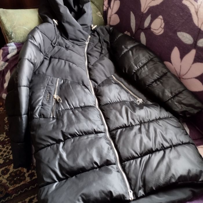 Продам зимову теплу куртку 52 розміру.