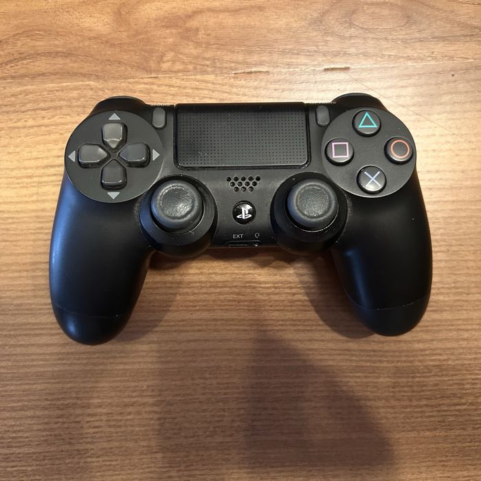 Playstation 4 Slim + 8 jogos