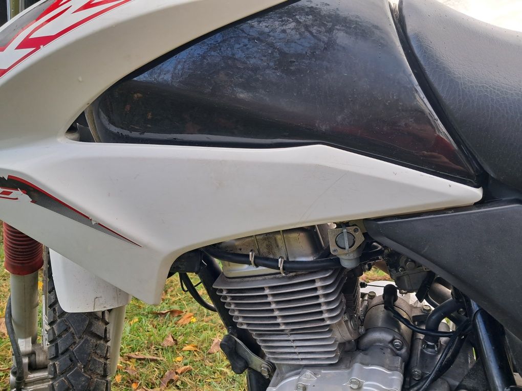 Honda XR 150 LEKE 2015