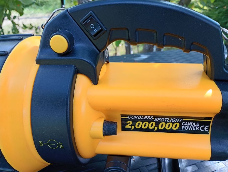 Halogen - Latarka (Obudowa) Nowy