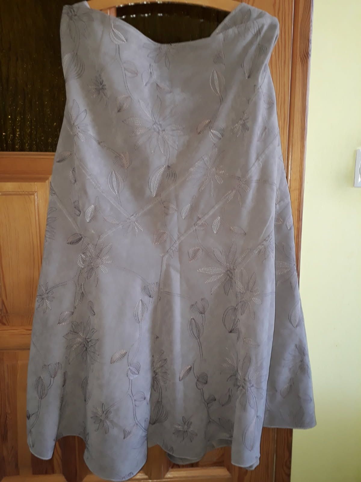 Spódnica długa beżowa z haftem marka Papaya rozmiar 4XL/48/20