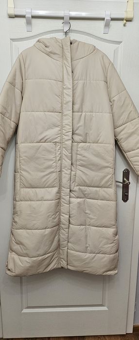 Płaszcz damski ocieplany długi z kapturem