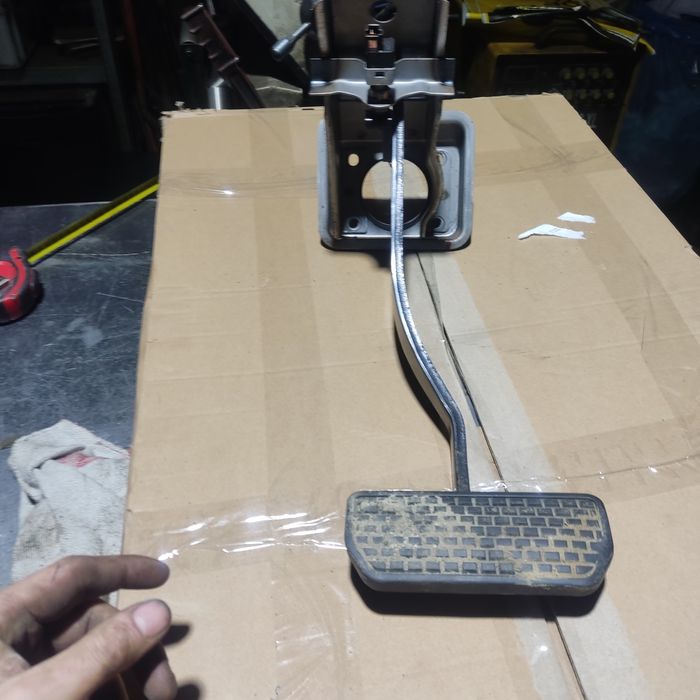 Pedał hamulca Suzuki grand Vitara I automat