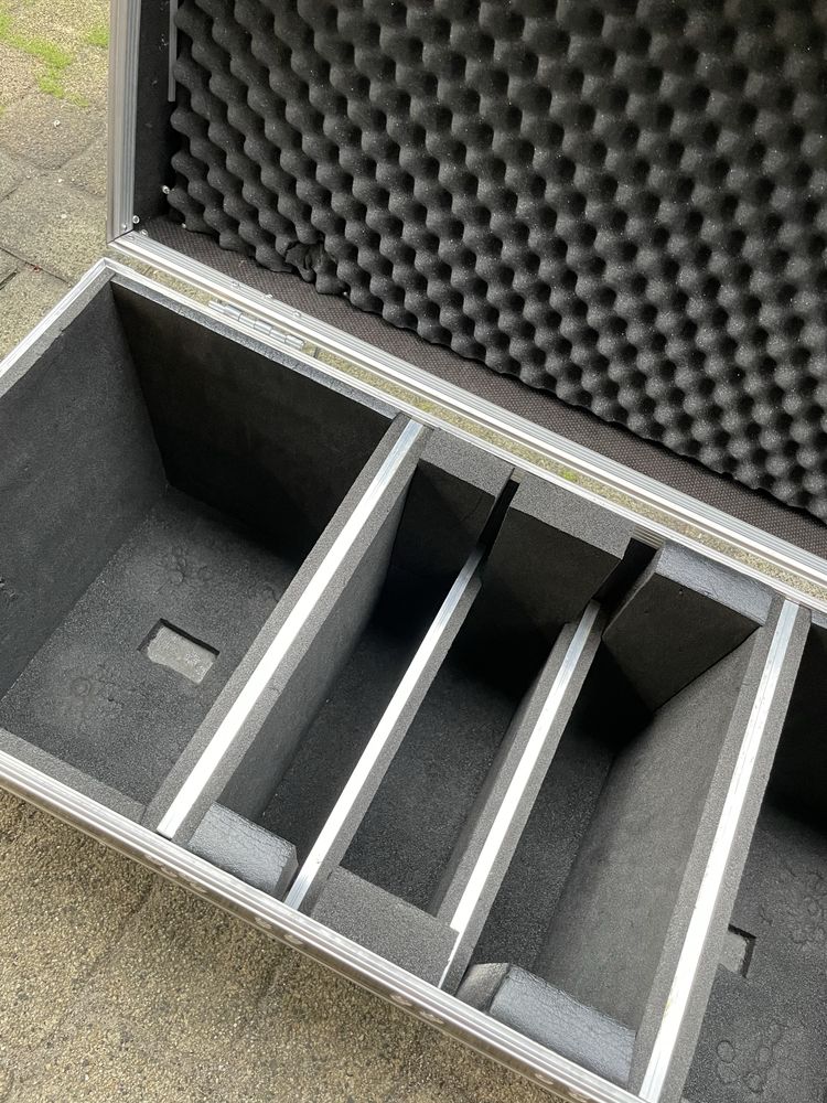 case na głowy/kable