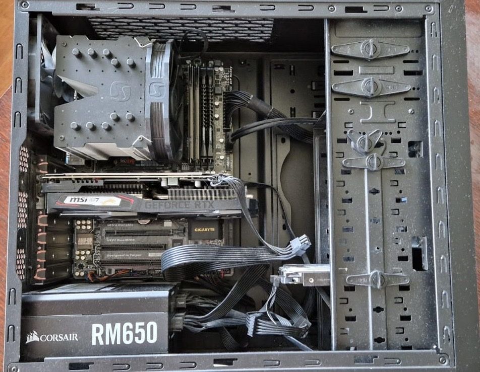 Komputer PC stacjonarny I7-7700K RTX2060 32GB RAM DDR4 SSD HDD używany