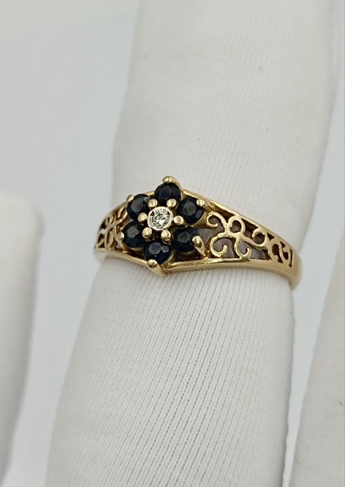 Золотое кольцо 585 пробы с сапфирами и бриллиантом