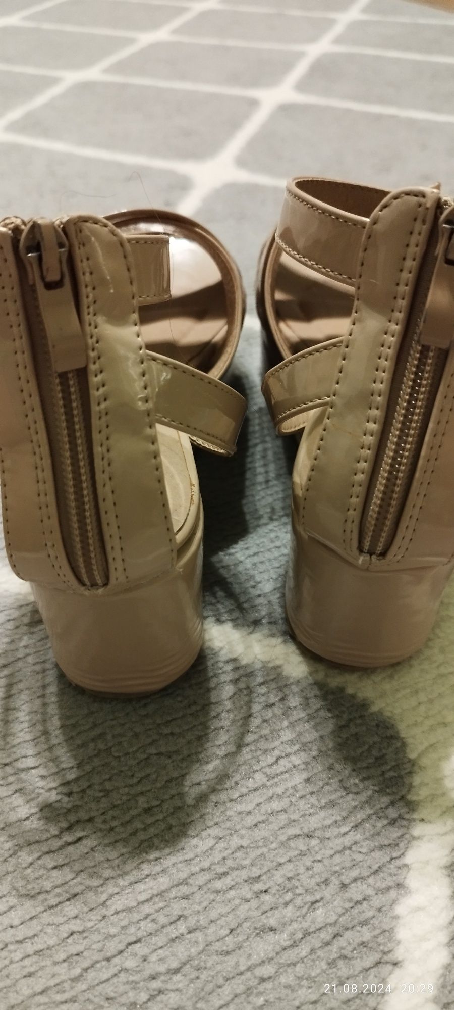 Sandały na platformie Koi Footwear