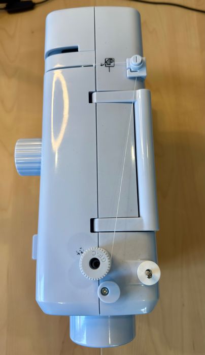 Máquina de Costura Kunft com 20 Pontos